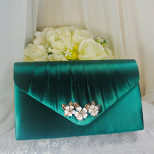 Load image into Gallery viewer, Emerald Green Satin Bridal Set: Handmade Heels, Clutch, Fascinator
