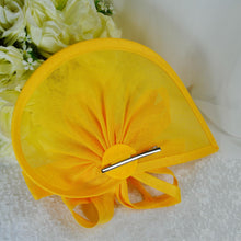 Load image into Gallery viewer, Mustard Yellow Fascinator Hat &amp; Textured Bag Set
