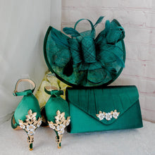 Load image into Gallery viewer, Emerald Green Satin Heel, Clutch, Fascinator Set, Wedding Guest Outfit
