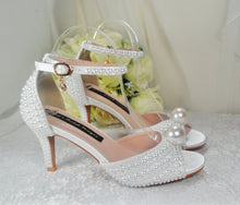 Load image into Gallery viewer, Pearl Bridal Sandals, Mid-Heel Ivory Wedding Shoes •UK9/US11
