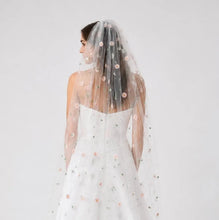 Load image into Gallery viewer, Daisy Embroidered Wedding Veil | 100 cm | Five Colours
