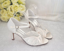 Load image into Gallery viewer, Ivory Lace Bridal Shoes with Pearl Shoe Clips
