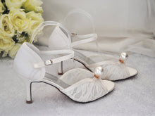 Load image into Gallery viewer, Ivory Lace Bridal Shoes with Pearl Shoe Clips
