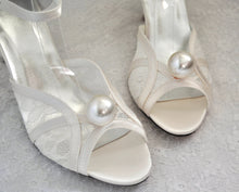 Load image into Gallery viewer, Ivory Lace Bridal Shoes with Pearl Shoe Clips
