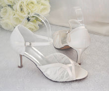 Load image into Gallery viewer, Ivory Lace Bridal Shoes with Pearl Shoe Clips
