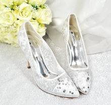 Load image into Gallery viewer, White Lace Bridal Shoes Size UK7/US9
