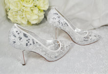 Load image into Gallery viewer, White Lace Bridal Shoes Size UK7/US9
