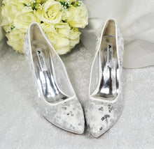 Load image into Gallery viewer, White Lace Bridal Shoes Size UK7/US9
