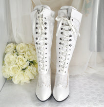 Load image into Gallery viewer, Beautiful &#39;Winter Wedding&#39; Bridal Boots
