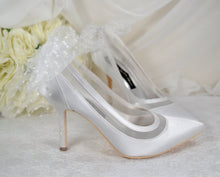 Load image into Gallery viewer, White Sparkling Wedding Shoes, with Bow - Size UK6/US8.5
