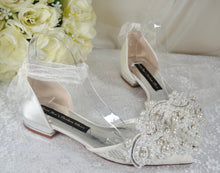 Load image into Gallery viewer, Ivory Lace Flats UK5/US7.5
