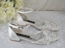 Load image into Gallery viewer, Ivory Lace Flats UK5/US7.5
