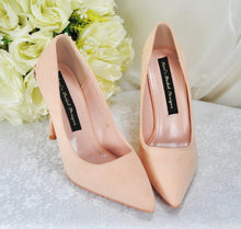 Load image into Gallery viewer, Suede Bridal Shoes with Floral Heel Size UK6/US8.5
