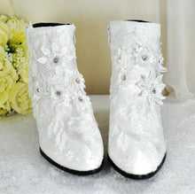 Load image into Gallery viewer, Block Heel Bridal Boots
