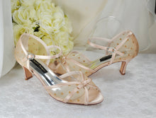 Load image into Gallery viewer, Champagne Embroidered Wedding Shoes UK5/US7.5
