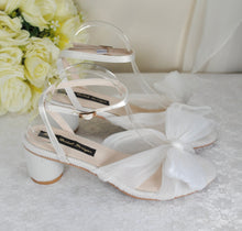 Load image into Gallery viewer, White Wedding Shoes  Size UK6/US8.5
