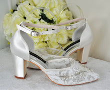 Load image into Gallery viewer, Lace Block Heel Bride Shoes - Size UK4/US6.5
