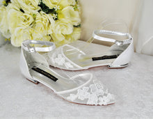 Load image into Gallery viewer, Lace embroidered Sandals
