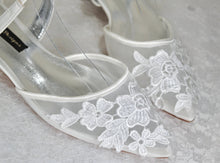 Load image into Gallery viewer, Floral Embroidered lace Flats
