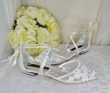 Load image into Gallery viewer, Floral Embroidered lace Flats
