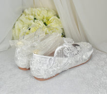 Load image into Gallery viewer, Lace Bridal Shoes Size UK7/US9.5
