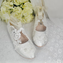 Load image into Gallery viewer, Lace Bridal Shoes Size UK7/US9.5
