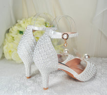 Load image into Gallery viewer, white pearl bridal shoe UK6/US8.5
