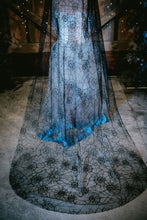 Load image into Gallery viewer, IN STOCK 250cm Black Spiderweb Veil
