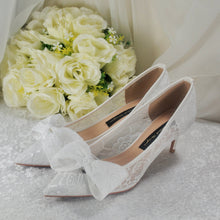 Load image into Gallery viewer, Lace Bow Wedding Shoes UK6/US8.5
