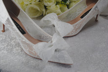 Load image into Gallery viewer, Lace Bow Wedding Shoes UK6/US8.5
