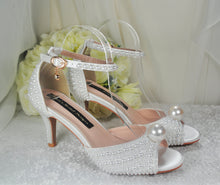 Load image into Gallery viewer, white pearl bridal shoe UK6/US8.5
