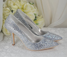 Load image into Gallery viewer, Crystal WEDDING SHOES - Size UK6/US8.5
