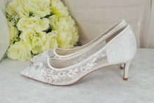 Load image into Gallery viewer, Floral Beaded Lace Heels UK7/US9.5
