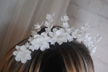 Load image into Gallery viewer, Porcelain Clay Flowers Tiara
