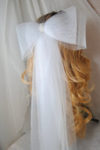 Load image into Gallery viewer, Bride hair bow with pearls
