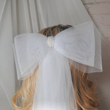 Load image into Gallery viewer, Bride hair bow with pearls
