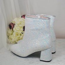 Load image into Gallery viewer, White Glitter Boots Size UK5/US7.5
