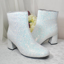 Load image into Gallery viewer, White Glitter Boots Size UK5/US7.5
