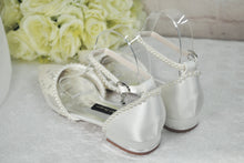 Load image into Gallery viewer, Lace Pointy Toe Flats Ivory and Pearl Size Uk3/US5.5
