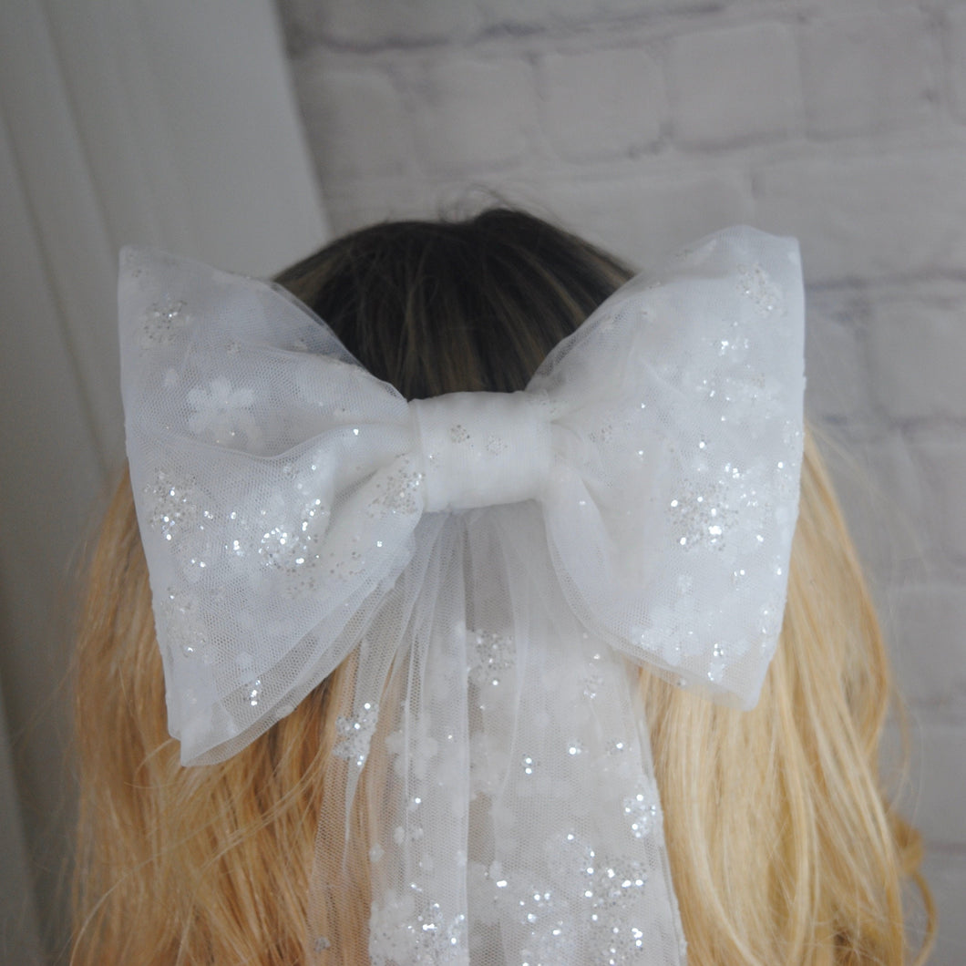 Sparkling Floral Embroidered Bridal Bow Veil