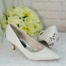 Load image into Gallery viewer, Ivory Shimmer Wedding Shoes UK3/US5.5
