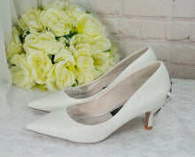 Load image into Gallery viewer, Ivory Shimmer Wedding Shoes UK3/US5.5
