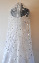 Load image into Gallery viewer, 3D Ivory or White Flower Embroidered Floral Bridal Veil
