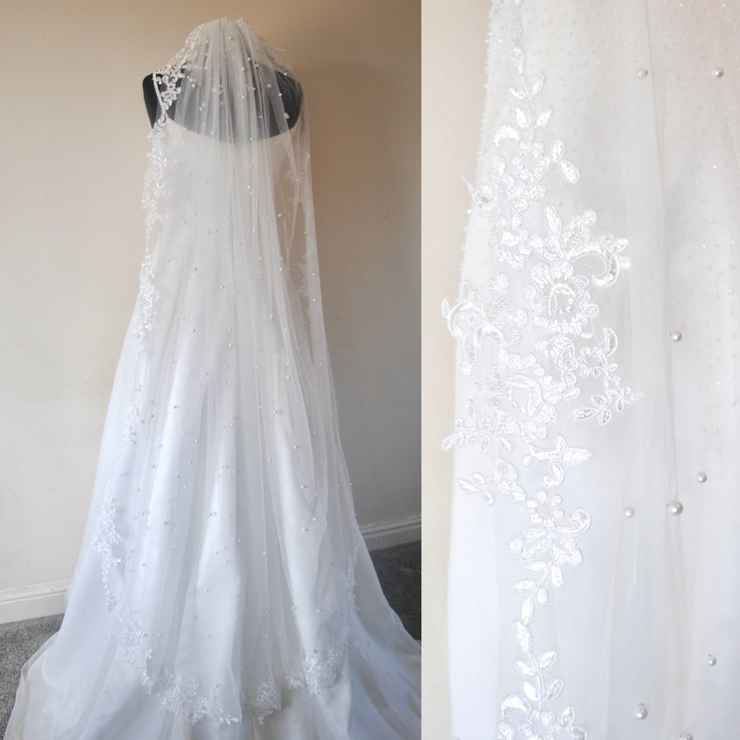 Lace Edge Pearl Veil