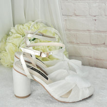 Load image into Gallery viewer, White  Block Heel Sandals SIZE UK7/US9
