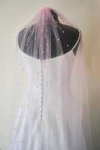 Load image into Gallery viewer, Wedding Pearl Veil, Pink Pearl Bridal Veil 100cm Fingertip Length with Comb
