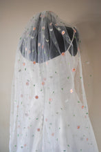 Load image into Gallery viewer, Daisy Flower Floral Veil, Beautiful Wedding Veil with Small Delicate Embroidered Flowers
