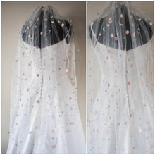 Load image into Gallery viewer, Daisy Flower Floral Veil, Beautiful Wedding Veil with Small Delicate Embroidered Flowers
