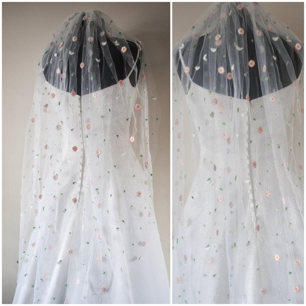 Daisy Flower Floral Veil, Beautiful Wedding Veil with Small Delicate Embroidered Flowers