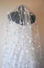 Load image into Gallery viewer, 3D Ivory or White Flower Embroidered Floral Bridal Veil
